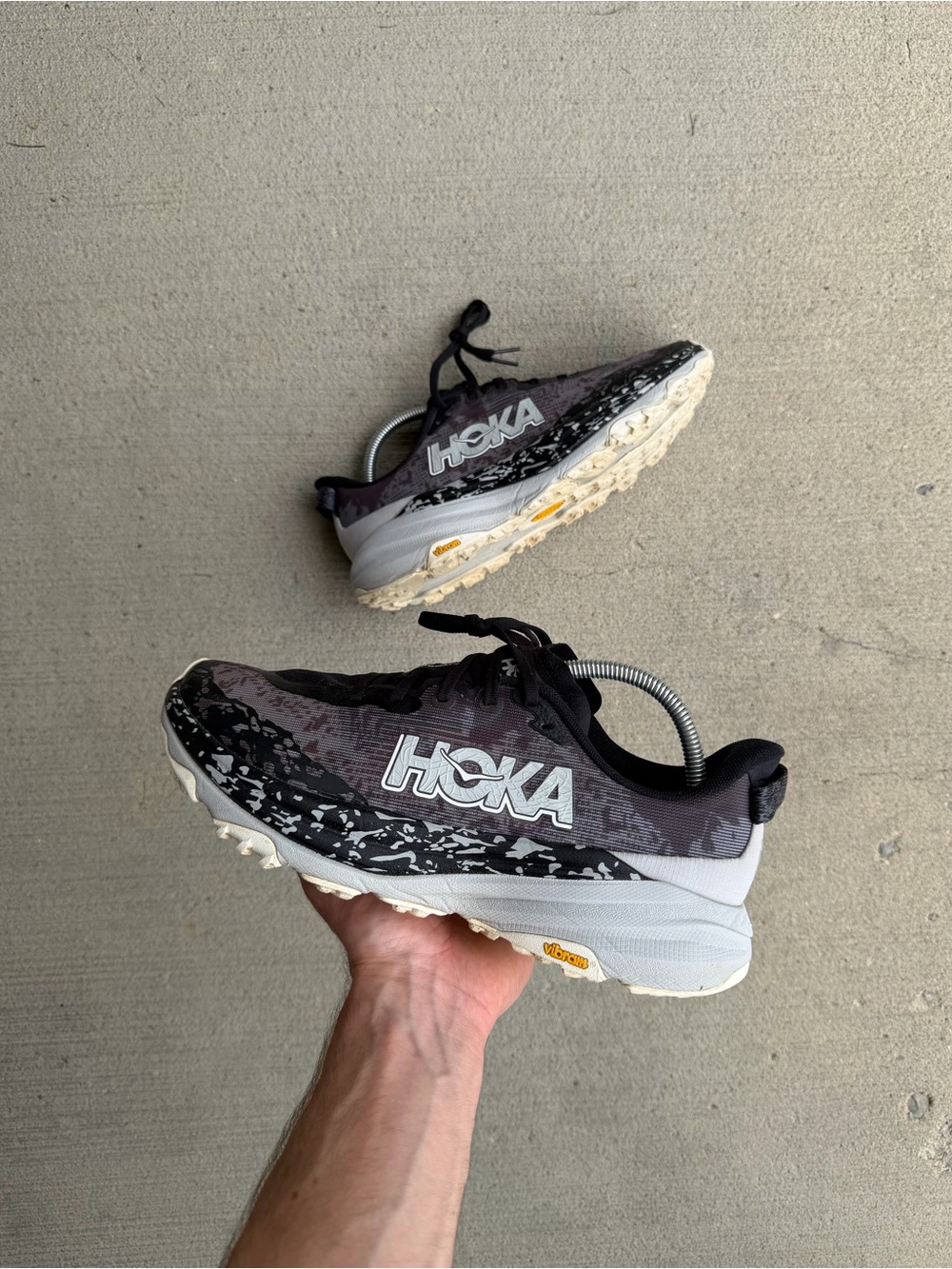Hoka One One Speedgoat 6 Black Stardust Running Shoes 1147791 BKSTR Mens Size 9